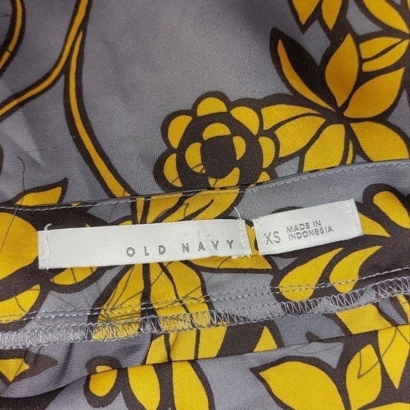 OLD NAVY LADIES FLORAL TANK- size XS - Picture 4 of 4